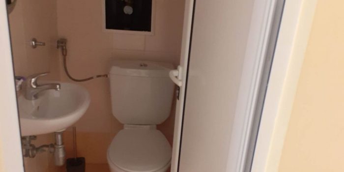 Toilet and Shower room 2 bed apartment for rent in Sveti Vlas